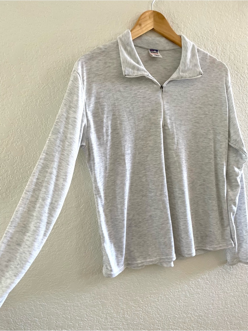 Vintage Patagonia Light Gray Long-Sleeve Half-Zip Pullover Baselayer Sz Large - Picture 2 of 8